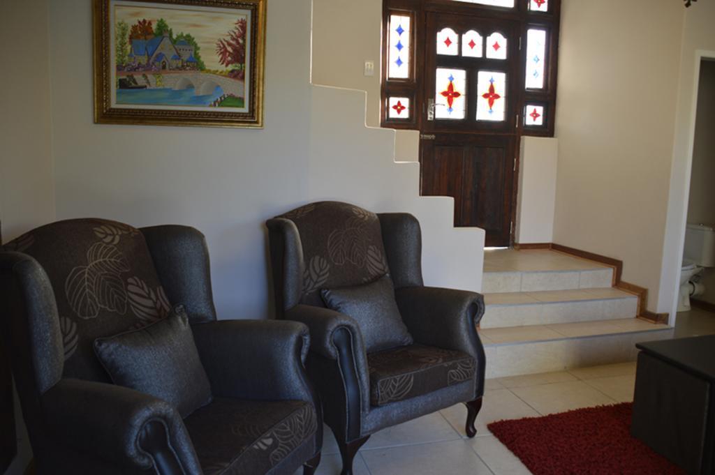 Two Bells Guest House Bloemfontein Bagian luar foto