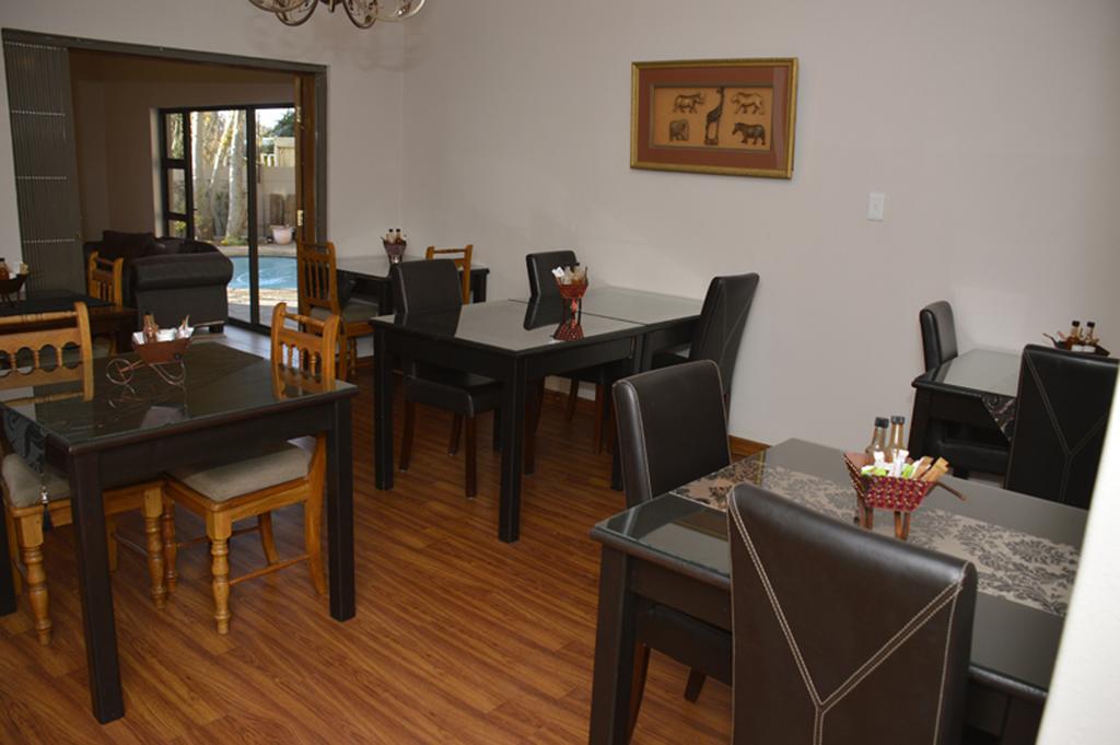 Two Bells Guest House Bloemfontein Bagian luar foto