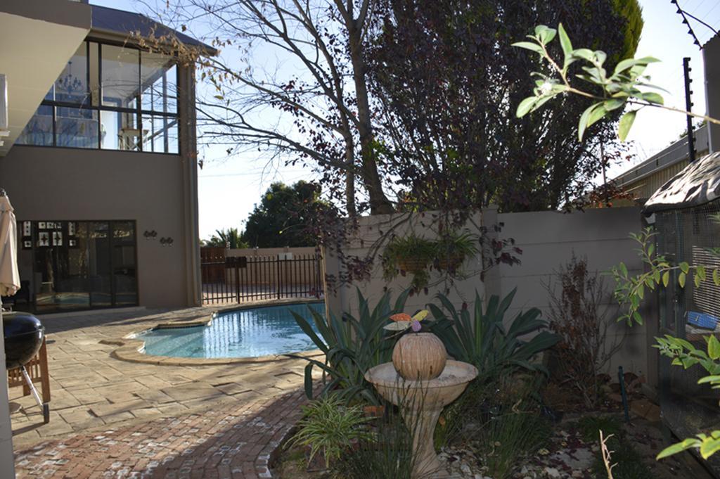 Two Bells Guest House Bloemfontein Ruang foto