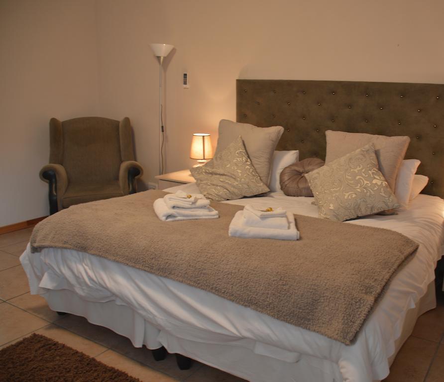 Two Bells Guest House Bloemfontein Bagian luar foto