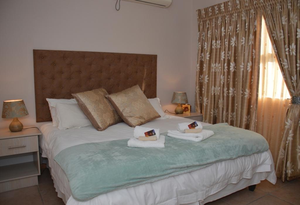 Two Bells Guest House Bloemfontein Bagian luar foto