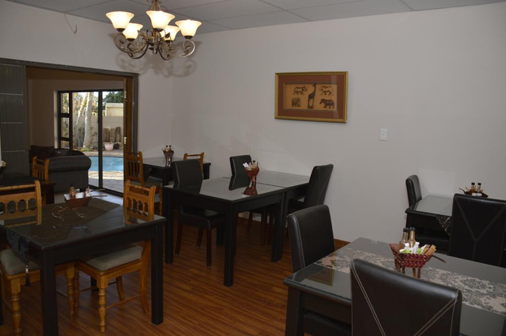 Two Bells Guest House Bloemfontein Bagian luar foto