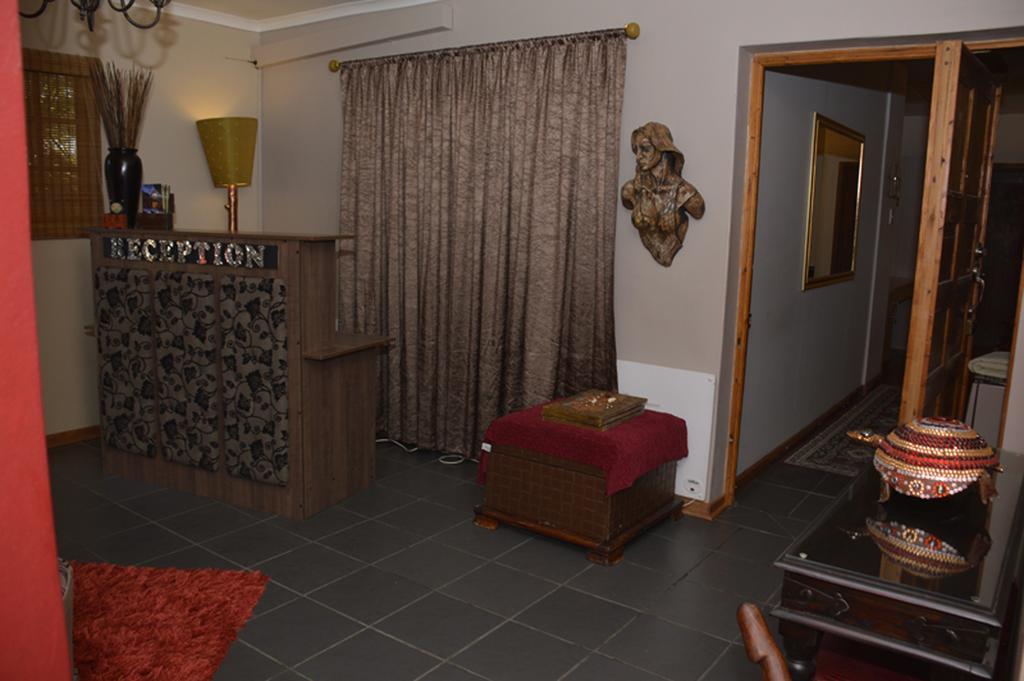 Two Bells Guest House Bloemfontein Bagian luar foto