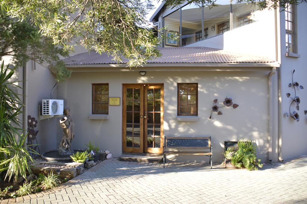 Two Bells Guest House Bloemfontein Bagian luar foto